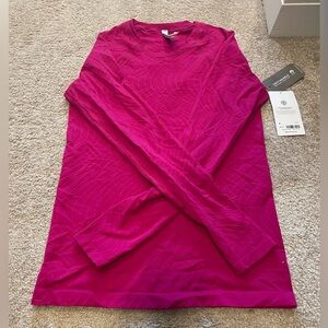 TAGS ON. Athleta Size 8 Momentum Printed Long Sleeved Top. Never worn.